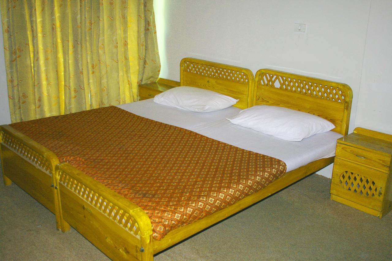 Pine Top Hotels นารัน ภายนอก รูปภาพ