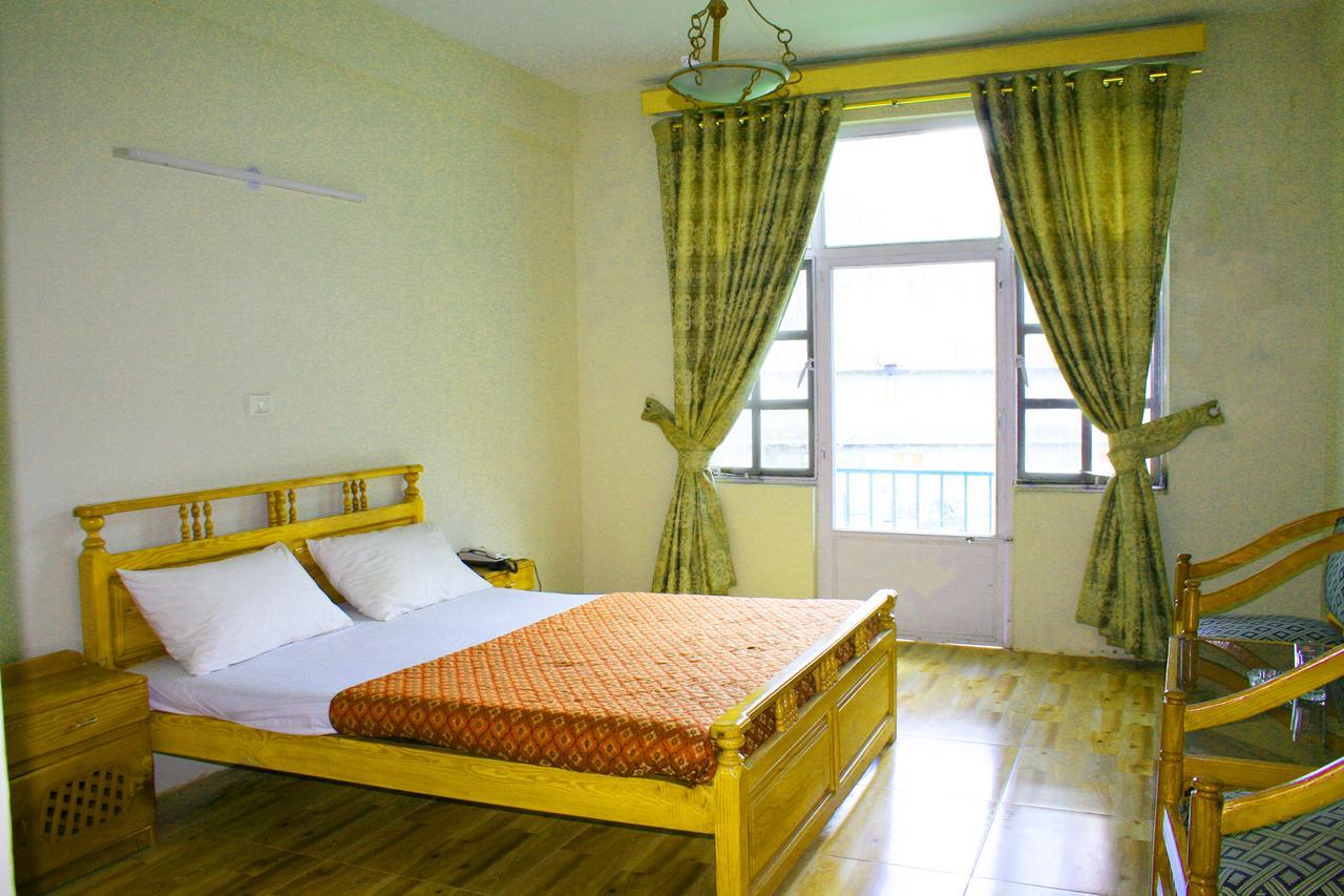 Pine Top Hotels นารัน ภายนอก รูปภาพ