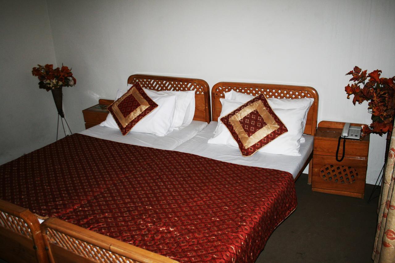 Pine Top Hotels นารัน ภายนอก รูปภาพ