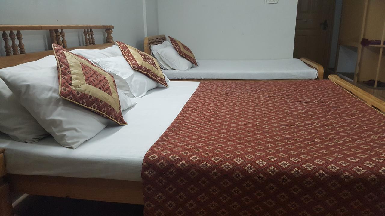 Pine Top Hotels นารัน ภายนอก รูปภาพ