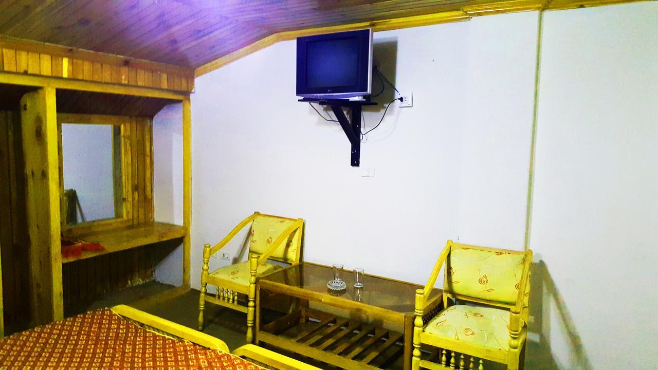 Pine Top Hotels นารัน ภายนอก รูปภาพ