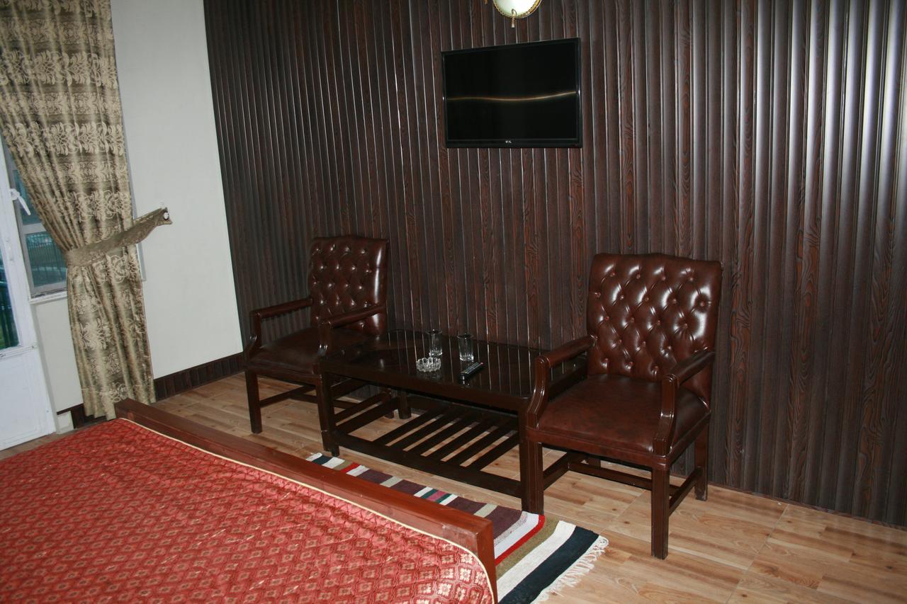 Pine Top Hotels นารัน ภายนอก รูปภาพ