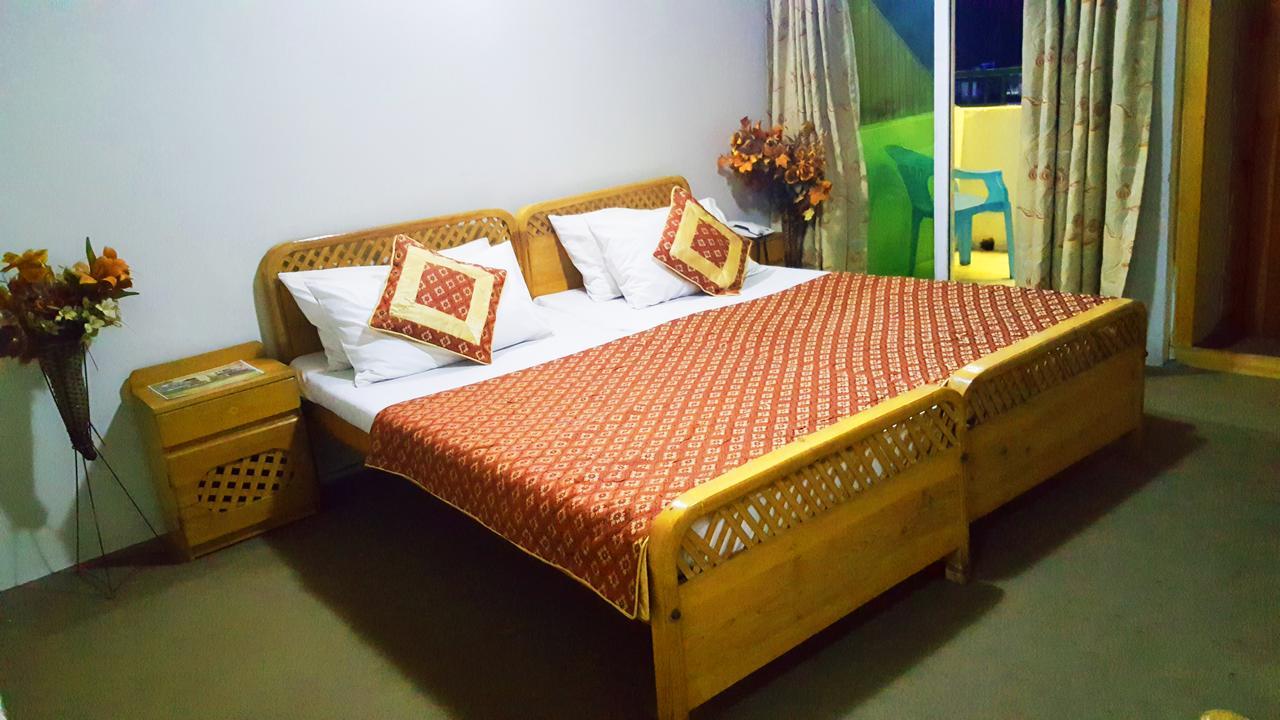 Pine Top Hotels นารัน ห้อง รูปภาพ