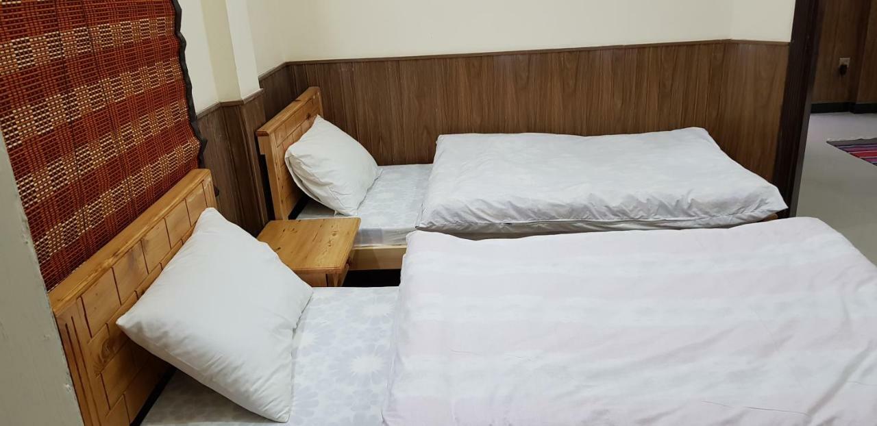 Pine Top Hotels นารัน ภายนอก รูปภาพ