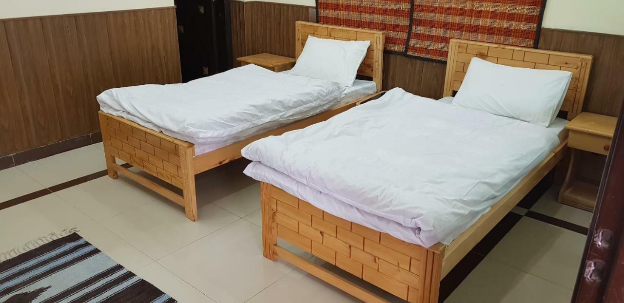Pine Top Hotels นารัน ภายนอก รูปภาพ